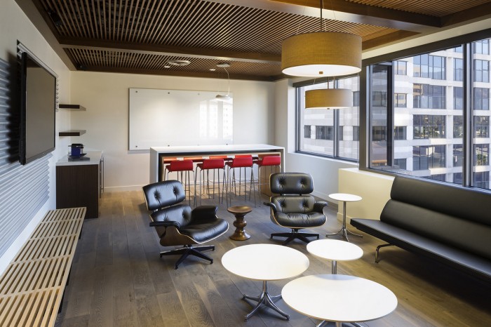 辦公室員工交流區(qū)的設(shè)計(jì)