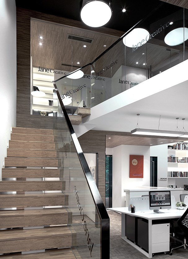 復(fù)式辦公室設(shè)計樓梯實景圖