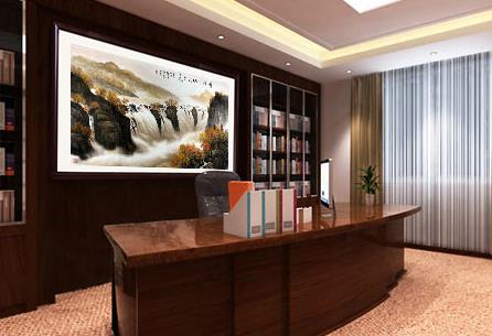 女老板重視辦公室裝修的字畫(huà)布置