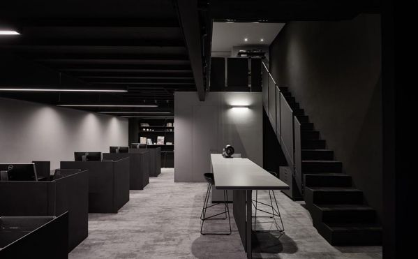 創(chuàng)意辦公室設(shè)計裝修中的黑色風(fēng)格