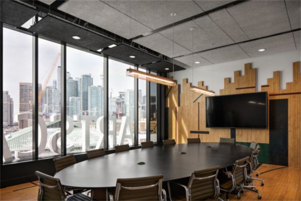 聯(lián)合辦公室設(shè)計改造的多功能技術(shù)空間